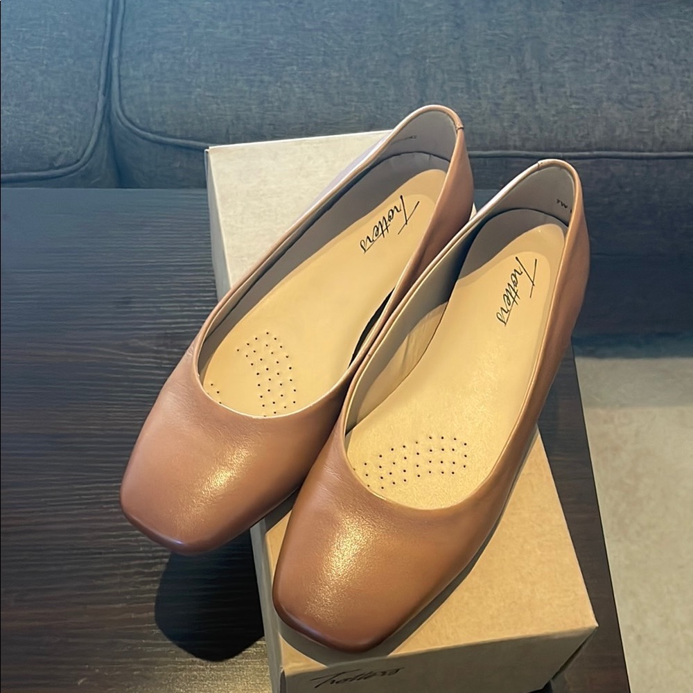 Trotters caramel Leather Flats